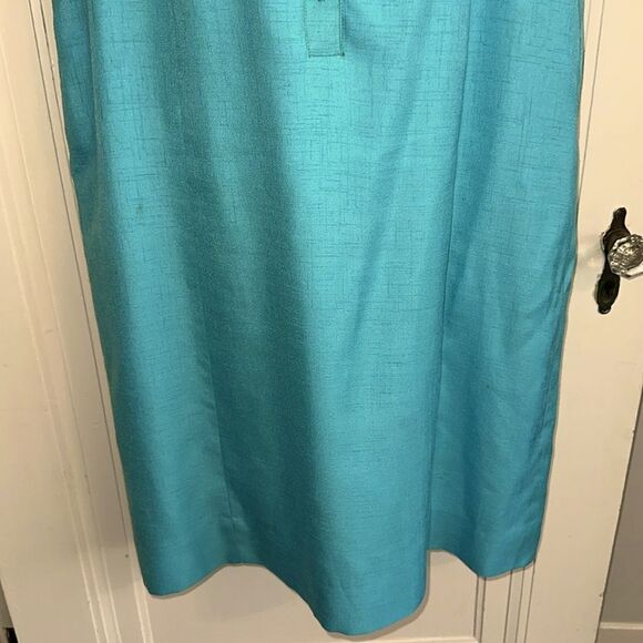 Vintage 60s Shimmery Turquoise Shift Short Sleeve Dress with shiny gold buttons - Picture 6 of 10